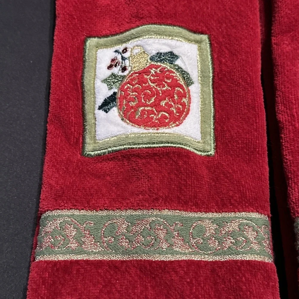 RITZ Hand towel red 100% cotton rectangle classic‎ modern holiday Christmas Ball